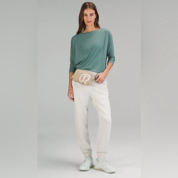 NEW!!! NWT Lululemon Everywhere Belt Bag in Trench/White Opal! - Picture 6 of 9